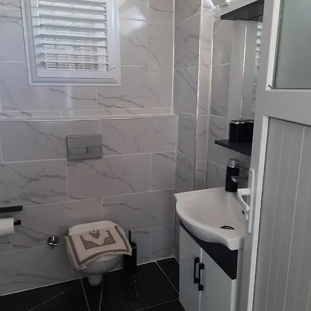 Ephesian & 게스트하우스