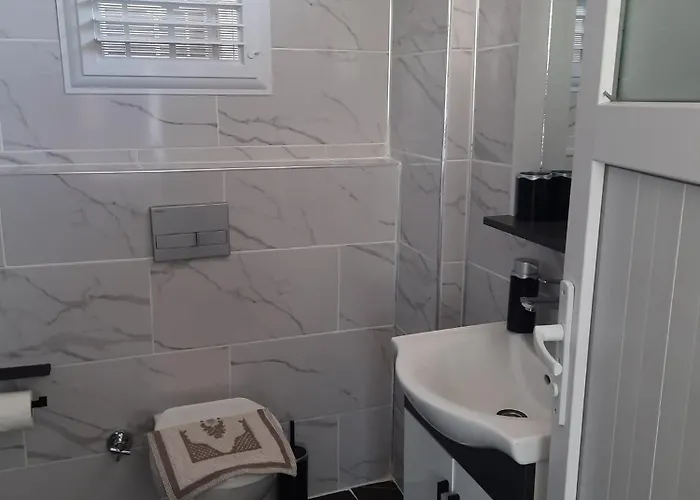 Ephesian & Vendégház