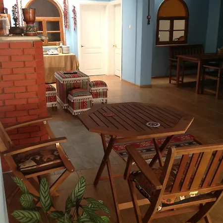 Pensión Ephesian & 3*